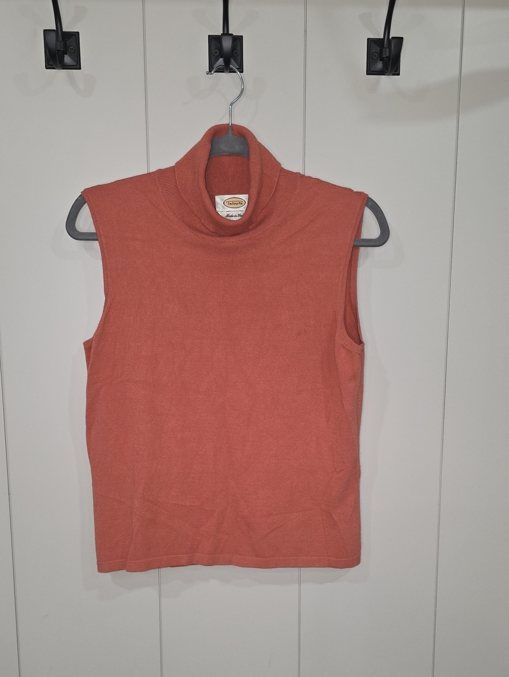 Talbots Sleeveless Turtleneck Top in Rust